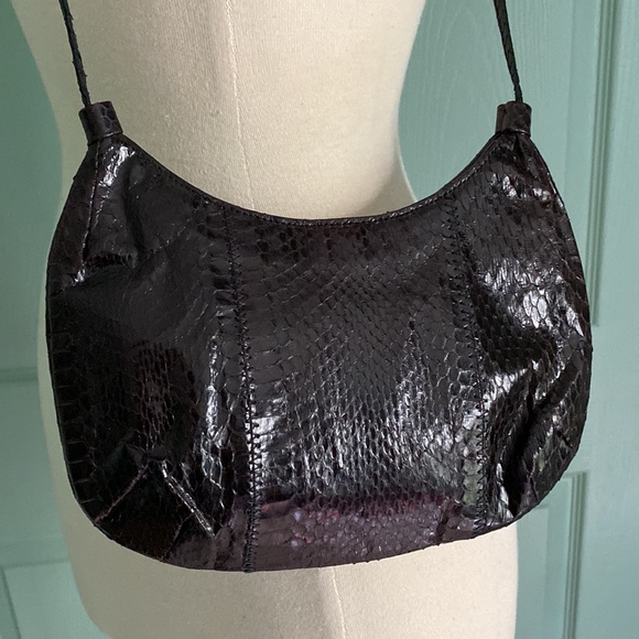 VINTAGE 80s black/brown snake skin shoulder/crossbody bag with hand charm zipper - Picture 4 of 9